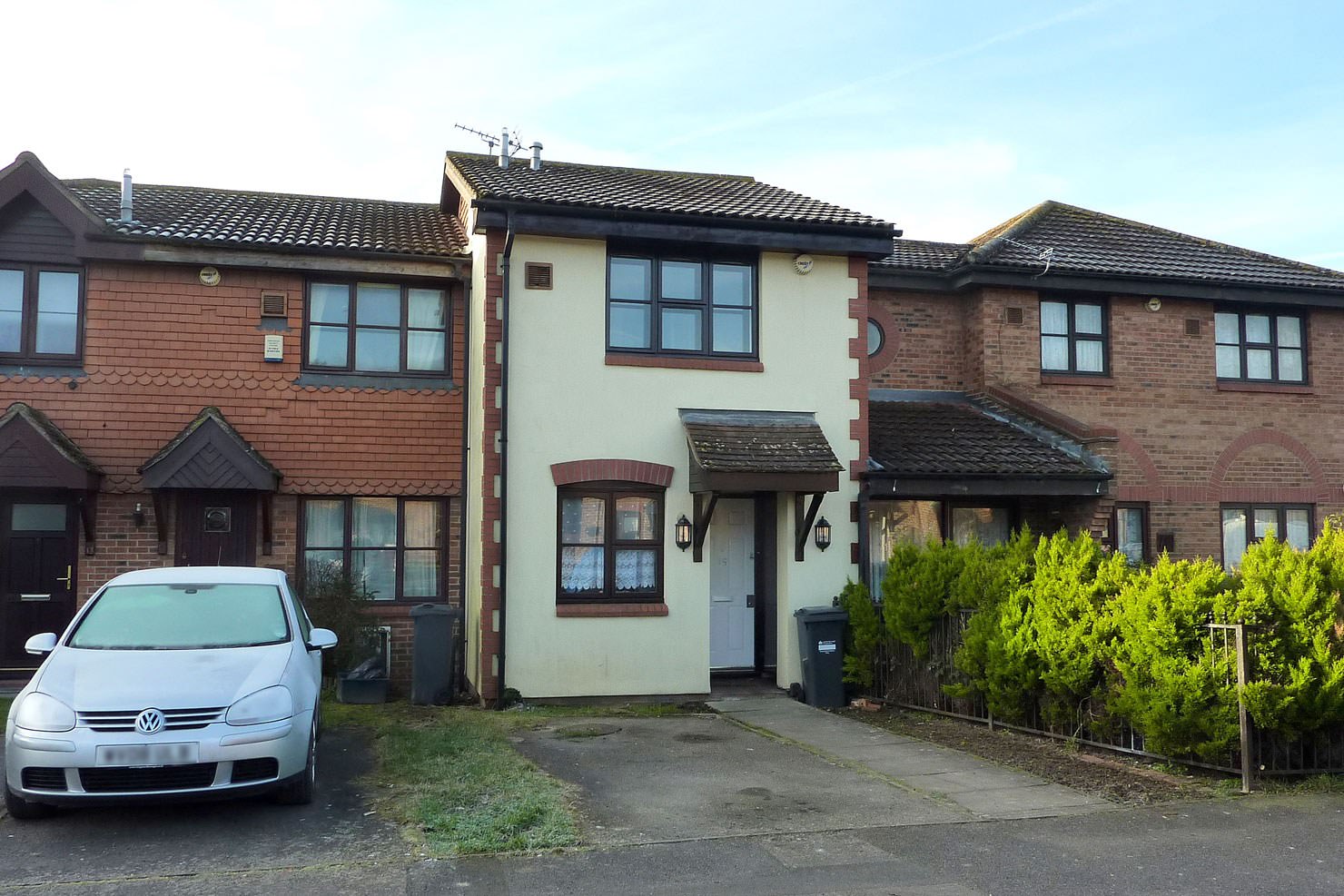 London House Exchange Listing 15 Heathlands Way, Hounslow, TW4