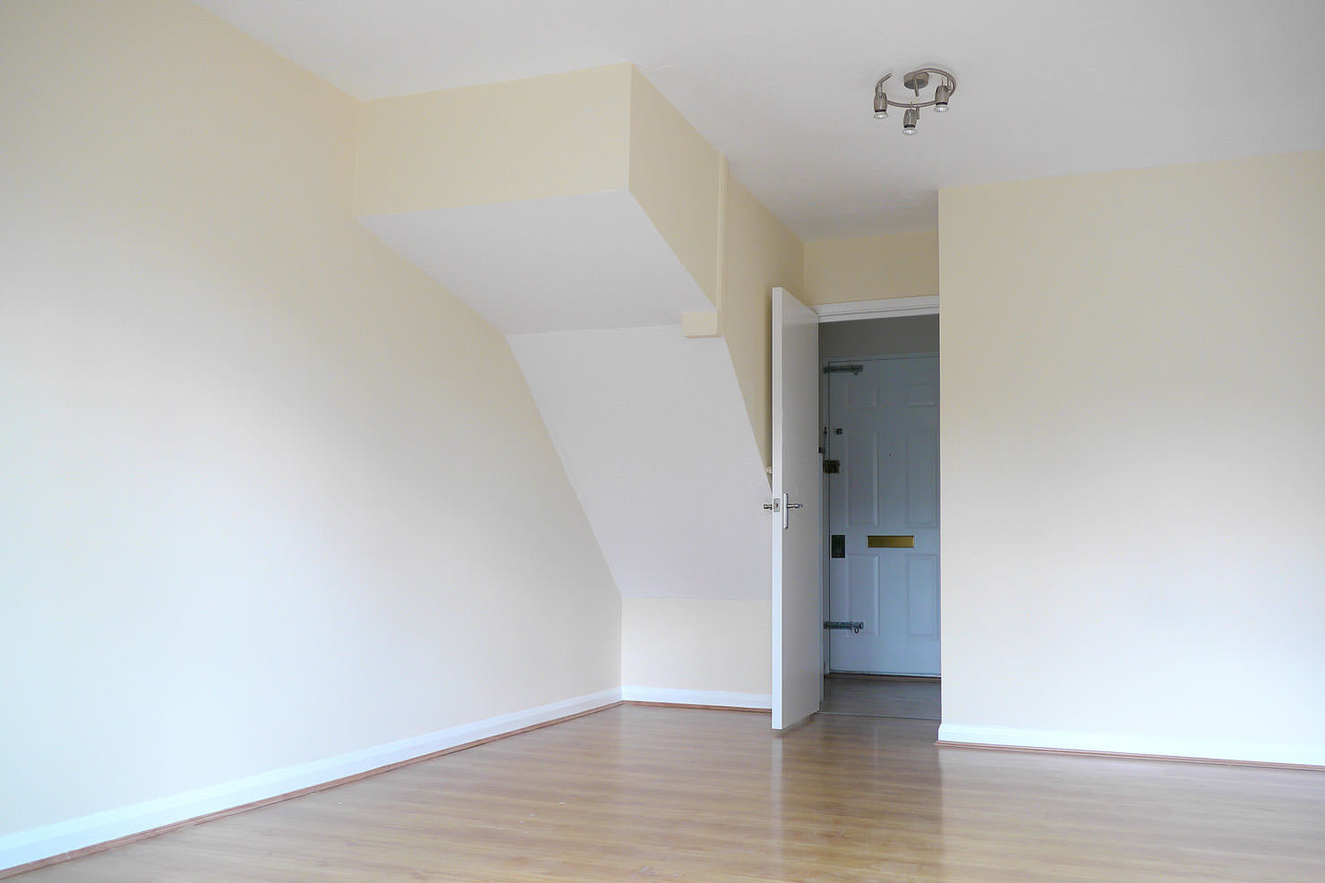 London House Exchange Listing 15 Heathlands Way, Hounslow, TW4