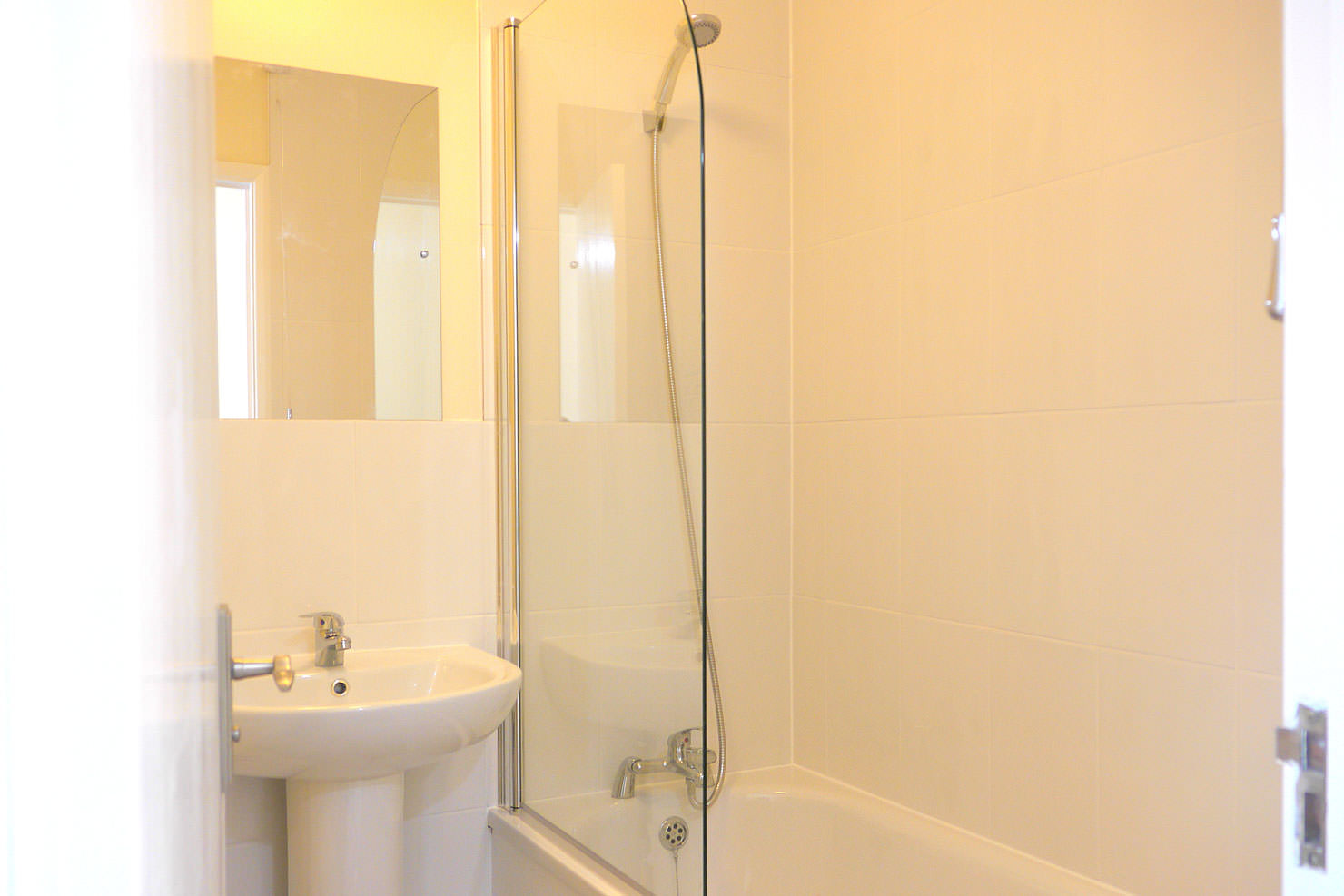 London House Exchange Listing 15 Heathlands Way, Hounslow, TW4