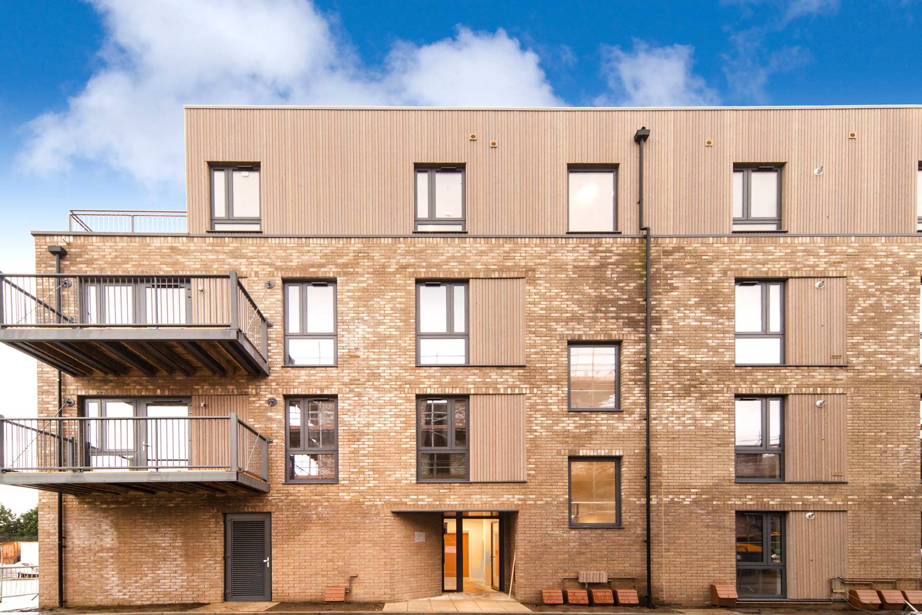 London House Exchange Listing Flat 21, Anchor Point, Surrey Quays