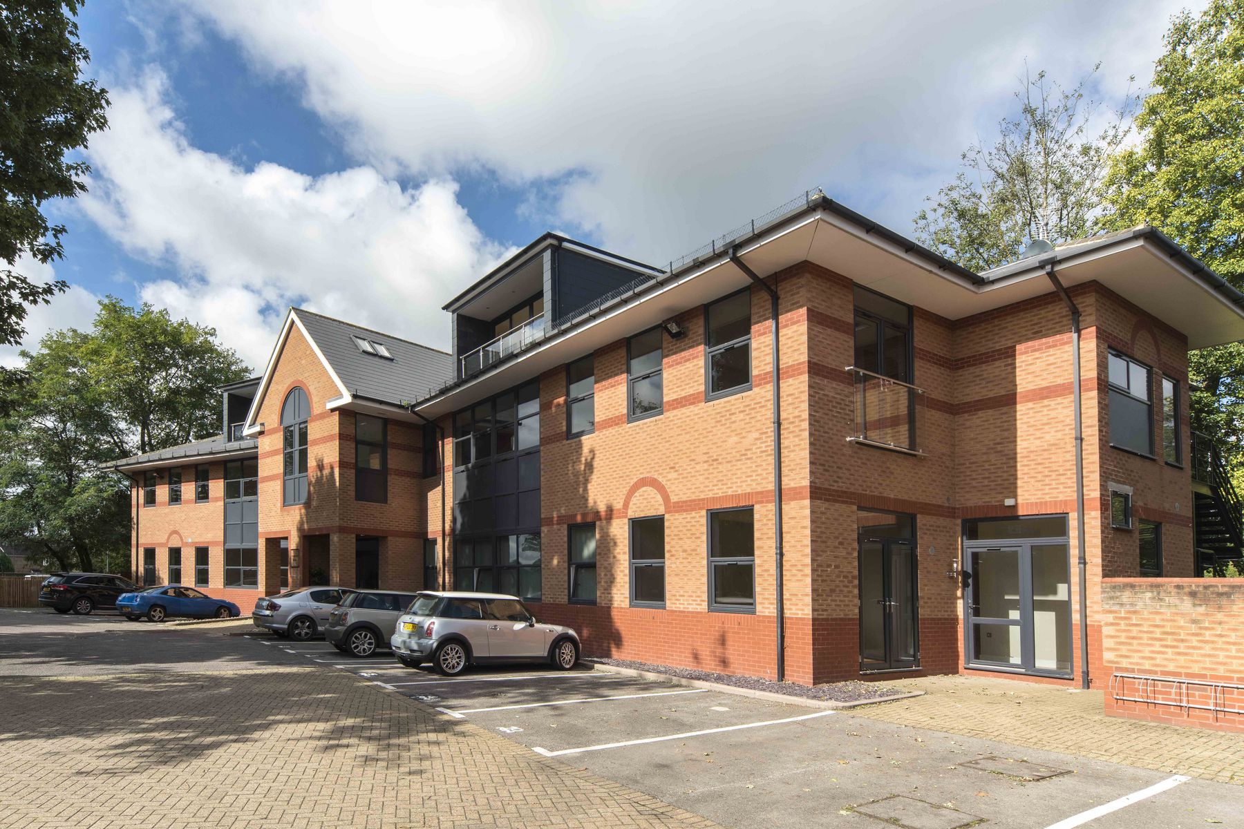 London House Exchange Listing Riverside House, Bourne End