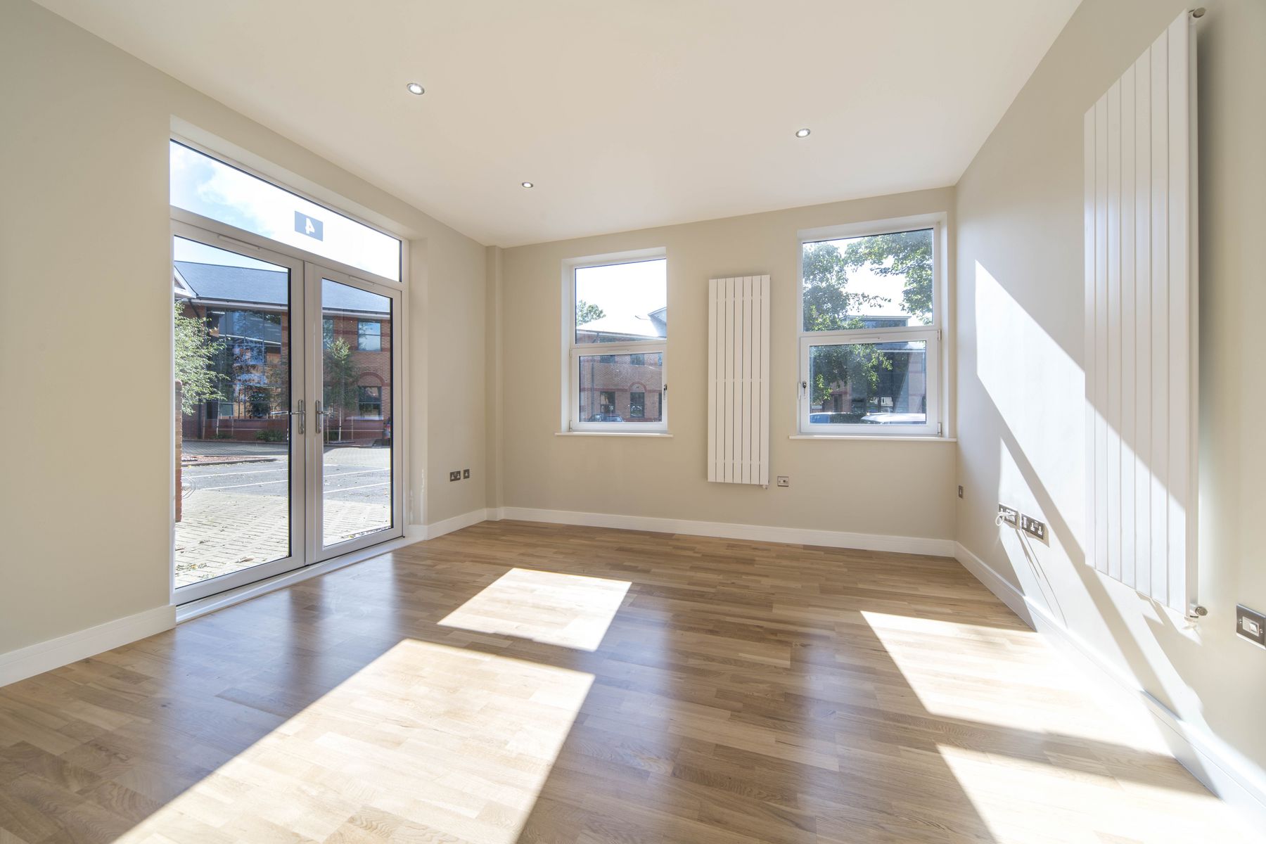 London House Exchange Listing Riverside House, Bourne End