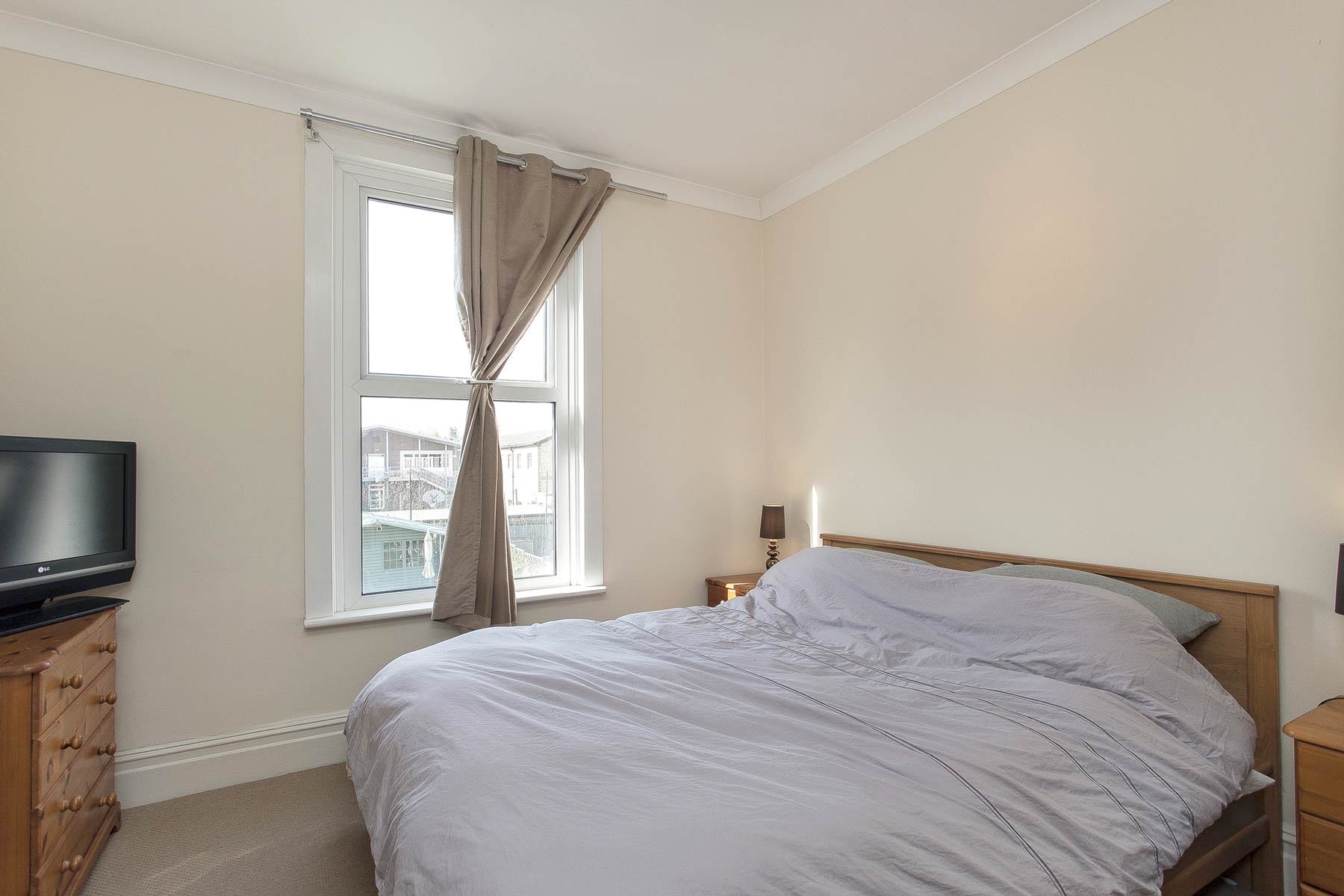 London House Exchange Listing Flat 3, 51 St James Road, Sutton, SM1